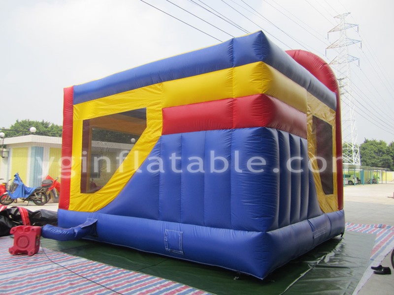 Casa de rebote inflable con tobogánGB490