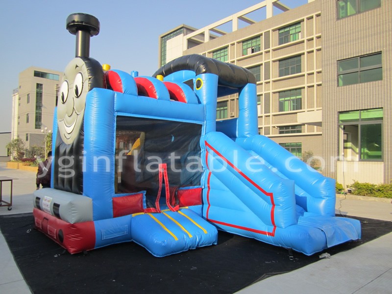 Se vende casa inflable con sopladorGB496