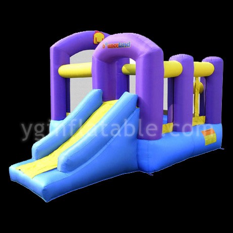 Casa inflable con tobogán y sopladorGB329